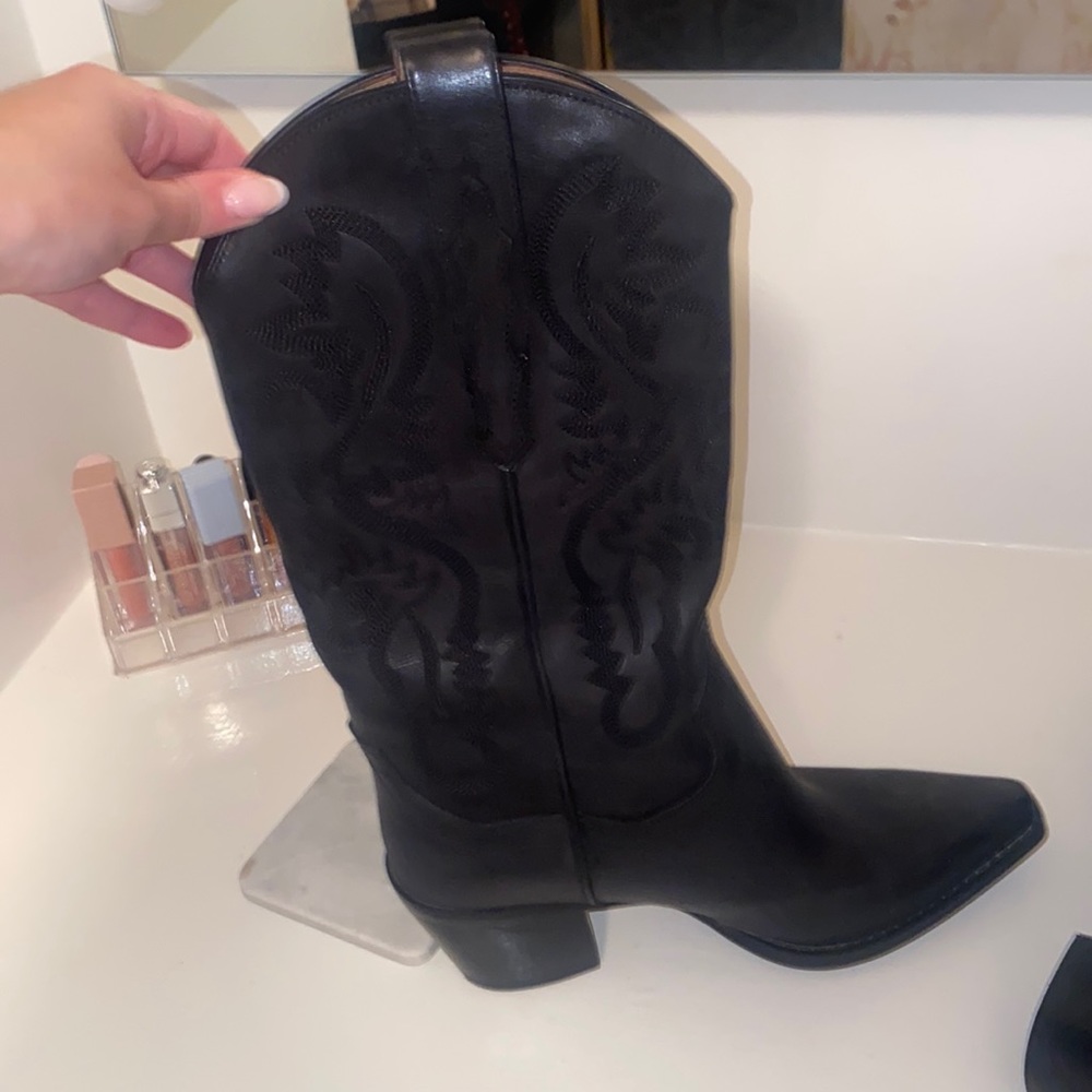 Dagget Boot in Black Washed
Jeffrey Campbell - size 7 1/2 never worn